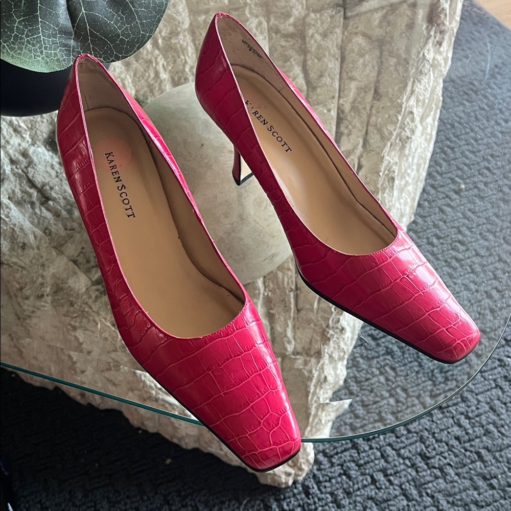 Karen Scott Shoes Womens Size 8W Red Snake Dreamer Pumps Heels Wide Toe Classic
